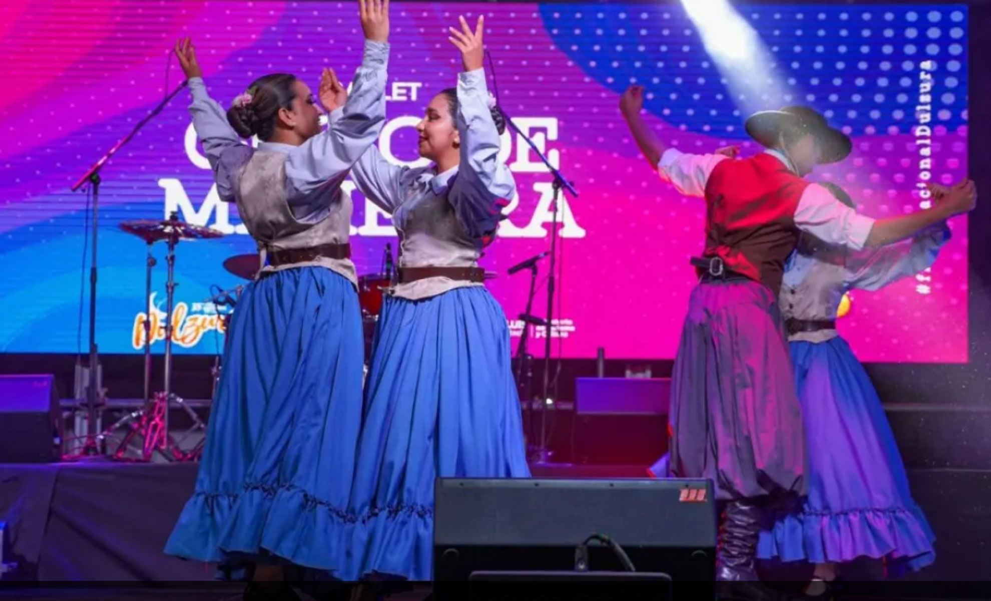 Fiesta Nacional de la Dulzura en Villa de Merlo San Luis con puestos de repostería artesanal
